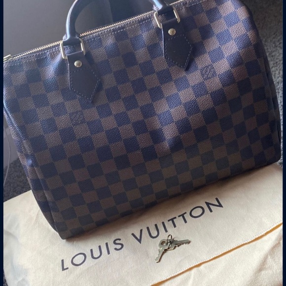 Nothing is wrong with the bag, just going threw a hard time and need the money - Picture 5 of 5